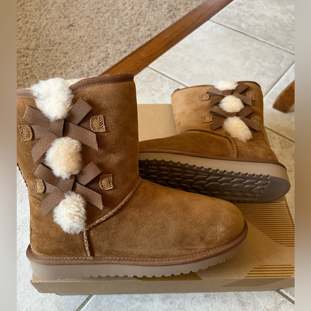 Victoria Short Koolaburra Ugg Boots, Size 9